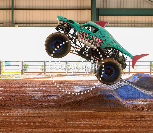 Monster Truck Wars-64