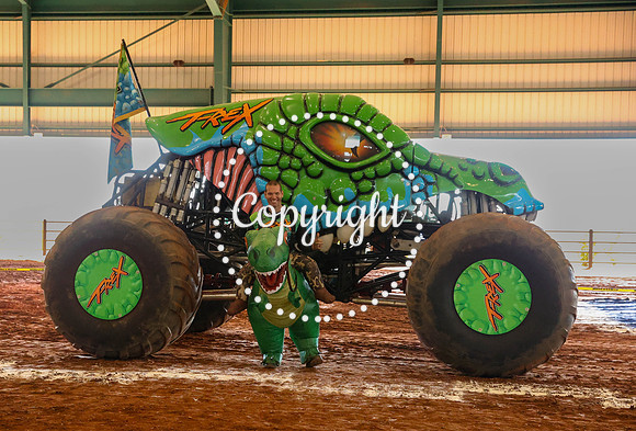 Monster Truck Wars-1